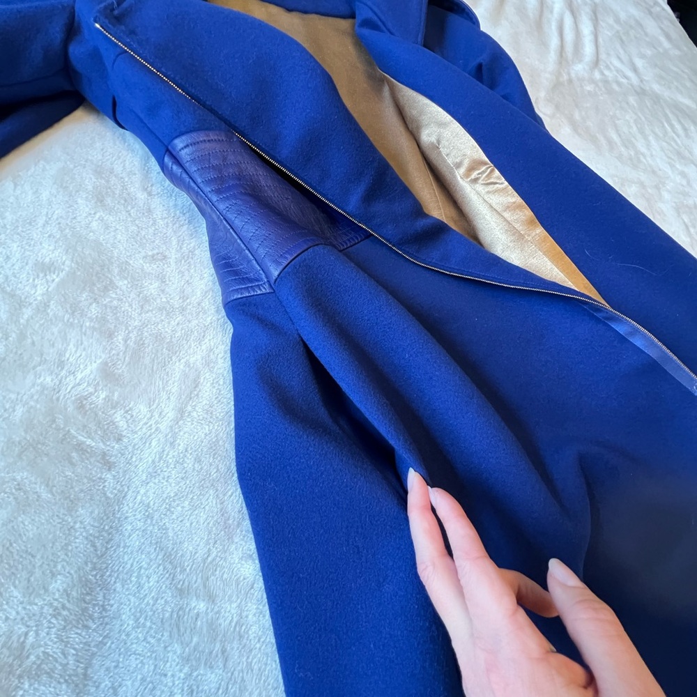 Gorgeous Sapphire Blue Designer Coat with Gold Lining - Picture 5 of 15